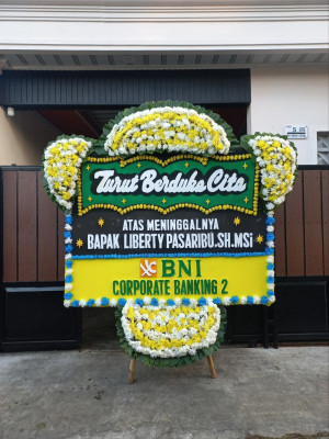 Papan Bunga Duka di Juli