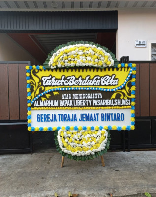 Papan Bunga Duka di Juli