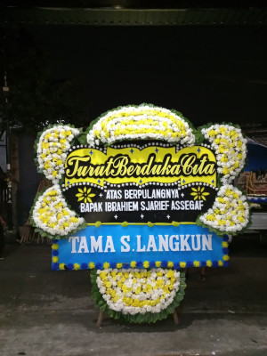 Papan Bunga Duka di Juli